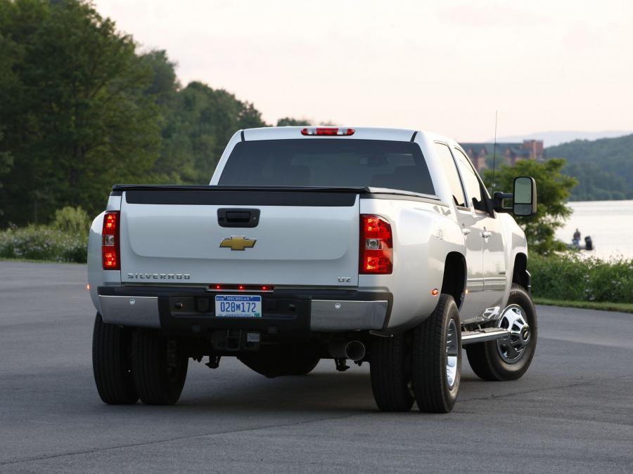  Chevrolet Silverado 3500 HD Crew Cab 2010 года  (фото 12 из 16)